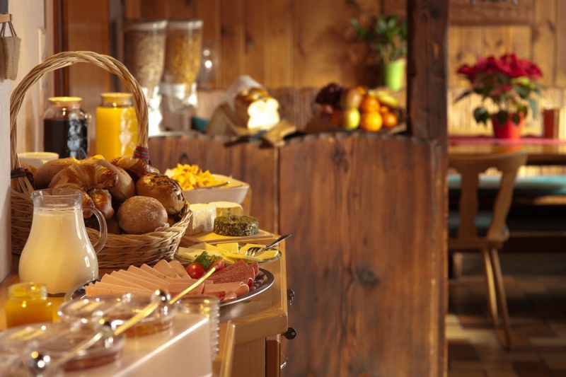 boulangerie-VARAGES-min_breakfast_buffet_food_restaurant_meal_hotel_plate_fresh-718745