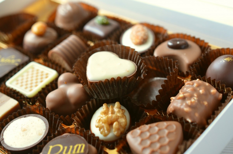 boulangerie-VARAGES-min_chocolates_food_candy_calories_nibble_chocolate_heart-782043